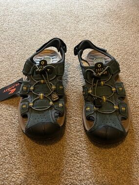 NWT FLARUT Men's Closed Toe Leather Athletic Lightweight Casual sandal